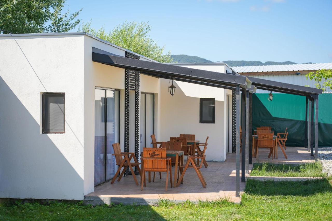 Bungalowuri "Doi Cocosi " Vila Horezu Exterior foto